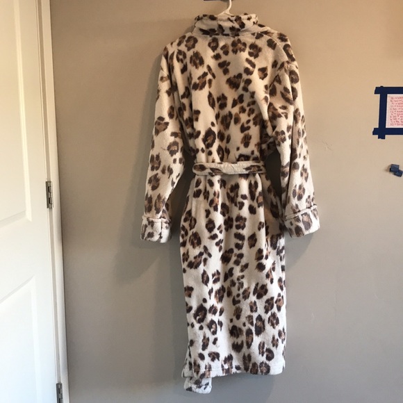 Cute Robe(: - Picture 2 of 3